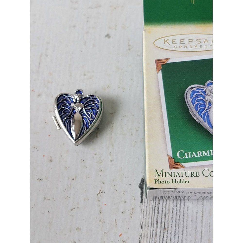 Hallmark Charming Hearts 2005 Mini ornament Xmas angel